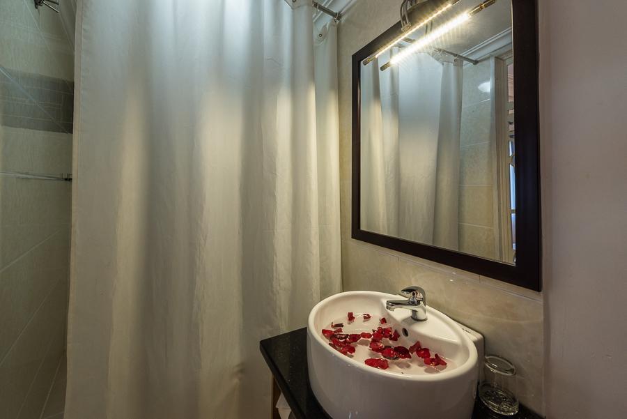 Saigon Odyssey House Khách sạn 2*